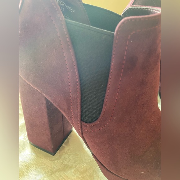 Worthington Nessa Plum Platform Booties! Size 6. Excellent condition! - Picture 7 of 11